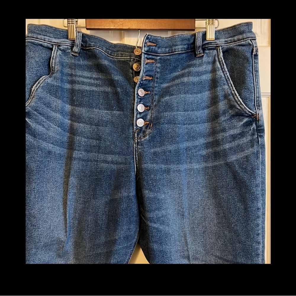 American Eagle button fly Mom jeans